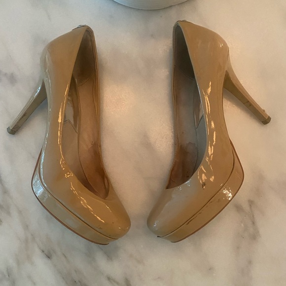 Michael Kors nude patent leather pump (size 7.5) - Picture 6 of 6